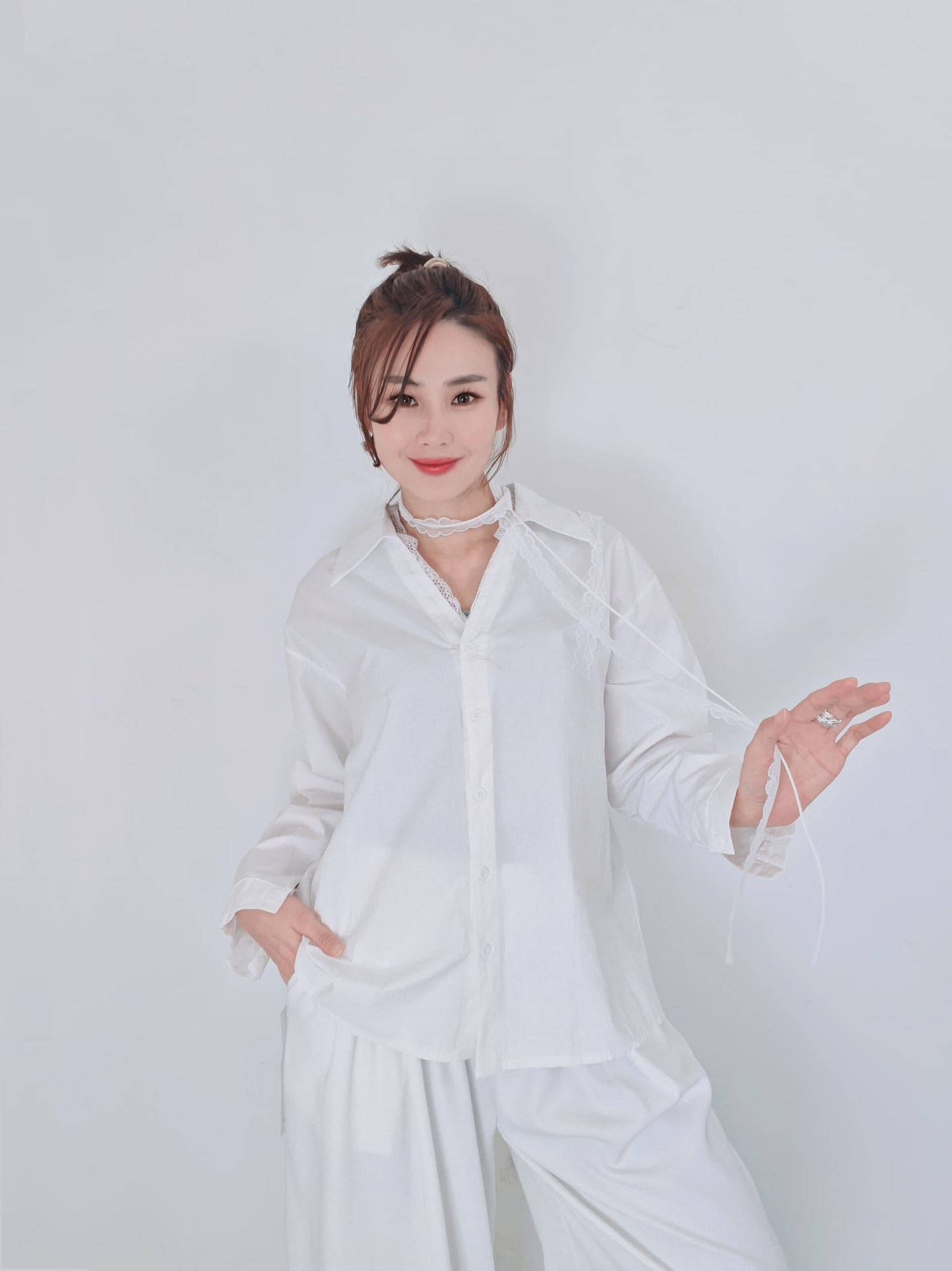 Z105 8365 Top 衬衫 蕾丝带随机发