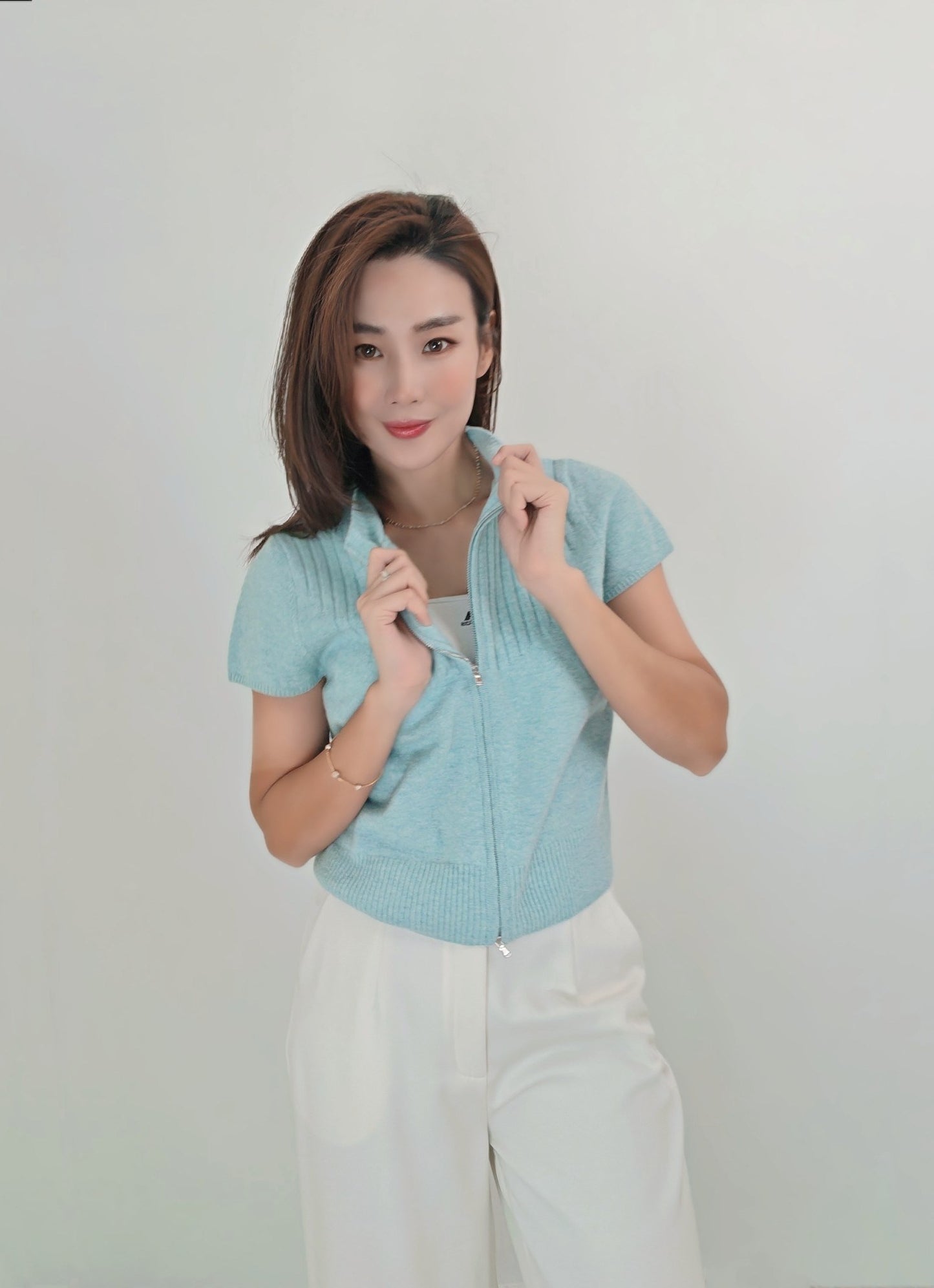 T6770 Sleeveless Top with zipper
